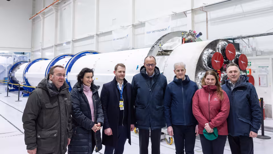 Saksan ja Norjan poliittinen johto käymässä Isar Aerospacen luona Andoyassa